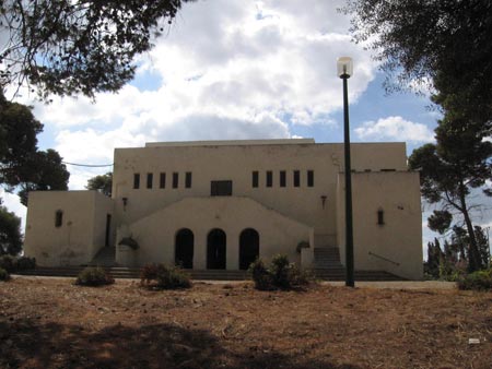 בית הכנסת במרכז המושבה