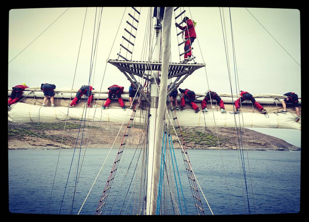 STS Young Endeavour Youth Crew V01/16 harbour furling at Cull Island. #youngendeavour #tallship #furl