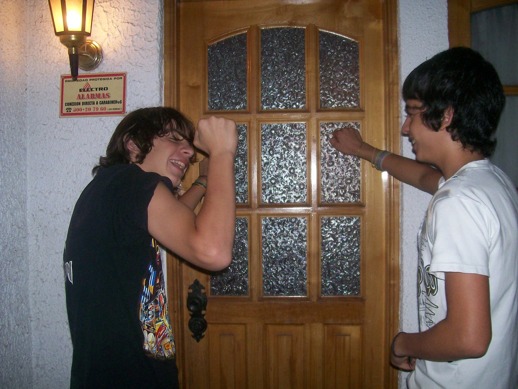 Tocando la puerta