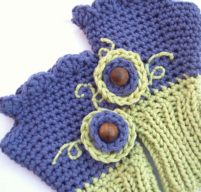 Fingerless Gloves Pattern - it&apos;s free! - Crafting with wool - fun