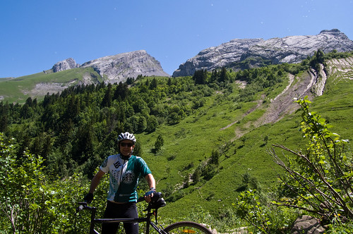 Carrying bike down Col des Annes