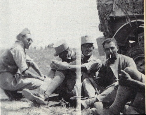1942 - Après Bir Hakeim - de gauche à droite Ltnt DUREAU, ap WAGNER, Cap de SAIRIGNE, x, Adjdt chef OTTL