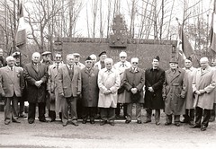 Champagney - Commémoration - FFL franc-comtois et alsaciens devant le monument Brosset, 17 novembre 1991
