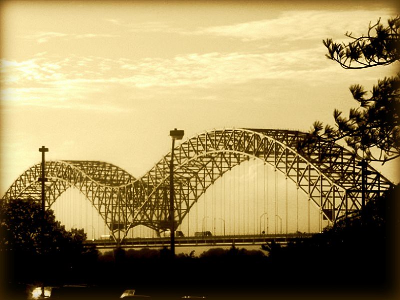 Hernando de Soto Bridge