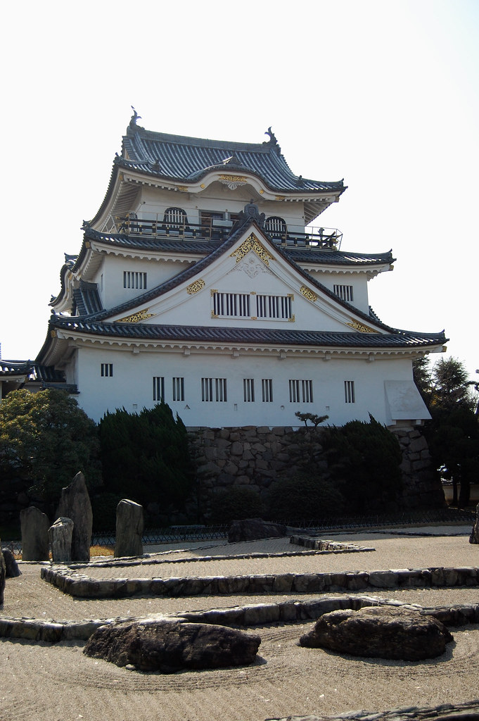 Tenshu & Dry Garden
