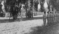 Génie- 1944- Italie-  Visite du Gal DE GAULLE  Ici Cne Bernard cdt ma compagnie. Moi 2eme section  Lt Serror- Col. Mardochée Partouche