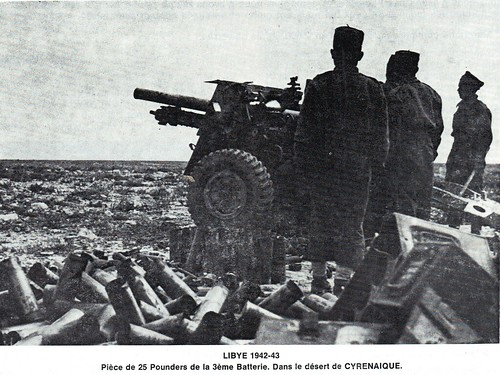 Libye 42-43 Piece 25 pounders de la 3e batterie dans le désert de Cyrénaique