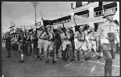 Afrique- 1940  Sept - Défilé free french à Douala
