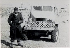 BM 2 - 1942 février  - Libye-  cdt AMiel et son pick up de commandement - - Fonds Amiel