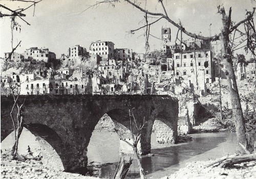 1944 - Italie - Pontecorvo en ruines et pont du Liri - Gaujac Ecpa