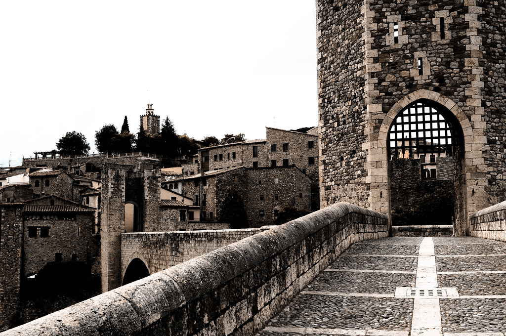 Besal&uacute;