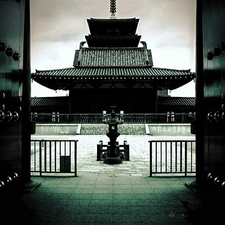 Cuba Gallery: Japanese architecture - Tinted black and white