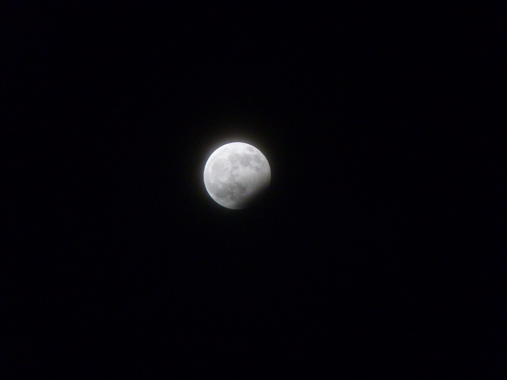 2009 12 31 - Partial Lunar Eclipse - Blue Moon - New Year's eve 009
