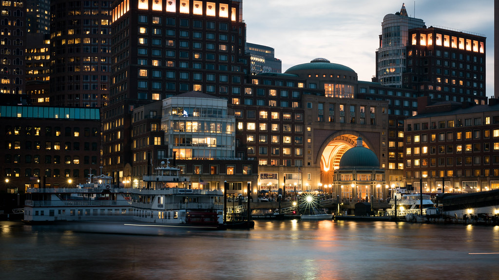 Sublime Rowes Wharf's nightscape