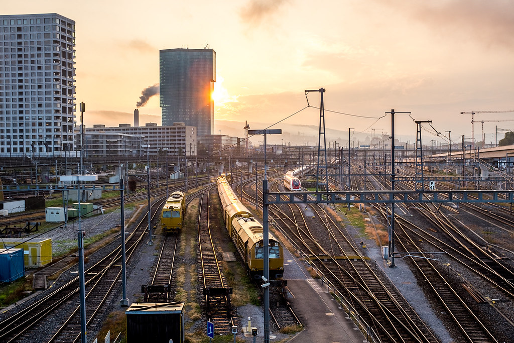 Early sun over the tracks