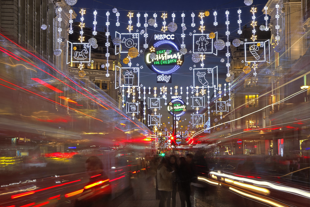 Fretta natalizia! / Christmas hurry! (Oxford Circus, London, United Kingdom)(Buon Natale!!!/Merry Christamas!!!)