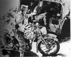 1942 - Libye- au PC d'une Jock colonne  un message radio - Yves Gras