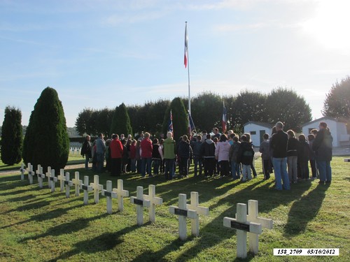 Franche Comté - Rougemont- La classe de l'école de Champagney au cimetière militaire de Rougemont- Crédit photo : Alain Jacquot Boileau