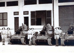 1ère Cie des Chars- 1940- à Douala de g à dr  Robédat-Isambert; Tresca-Rouard Lacoste-Lafontaine - Col P. Robedat