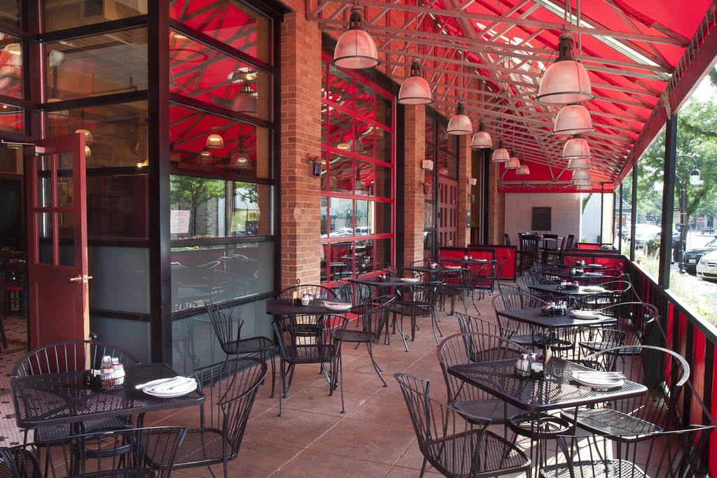 Lou malnati's outdoor seating new arrivals