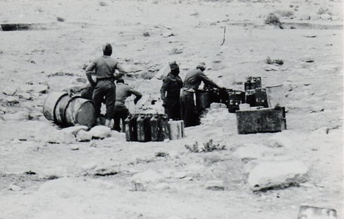 BM 2 - 1942 - Libye- corvée d' eau Bir Tengueder - Fonds Amiel