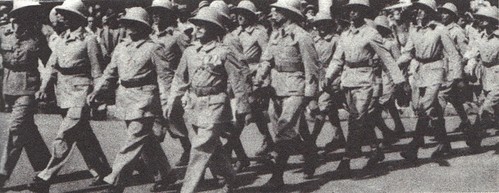 BP-1941-  Défilé des volontaires calédoniens dans les rues de Noumea -Mémoires de Roger Ludeau