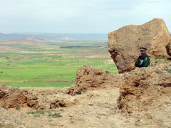 guardia civil cerca de las grutas de ibn khaldoun