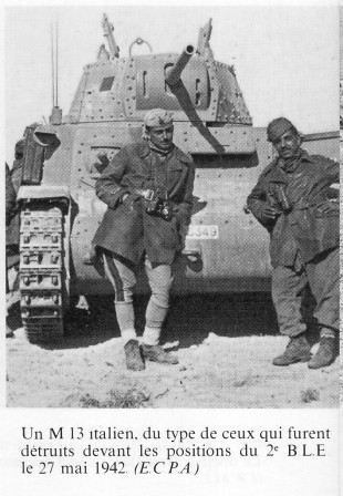 M 13 italien du type de ceux qui furent détruits devant les positions du 2e BLE le 27 mai 42 ECPA - Bergot