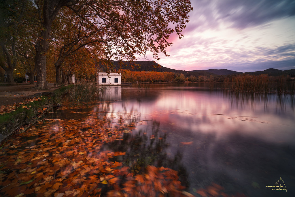 Autumn on the lake.
