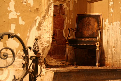 dethroned throne