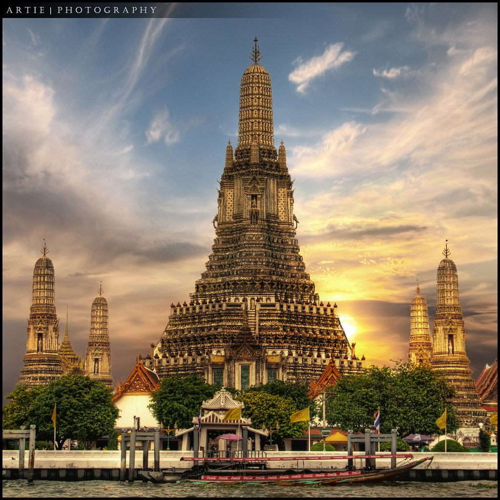 Wat Arun, Temple of the Dawn, Bangkok, Thailand :: HDR
