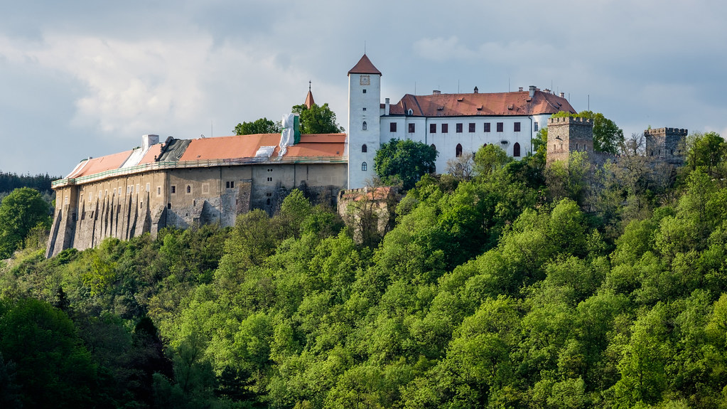 B&iacute;tov Castle