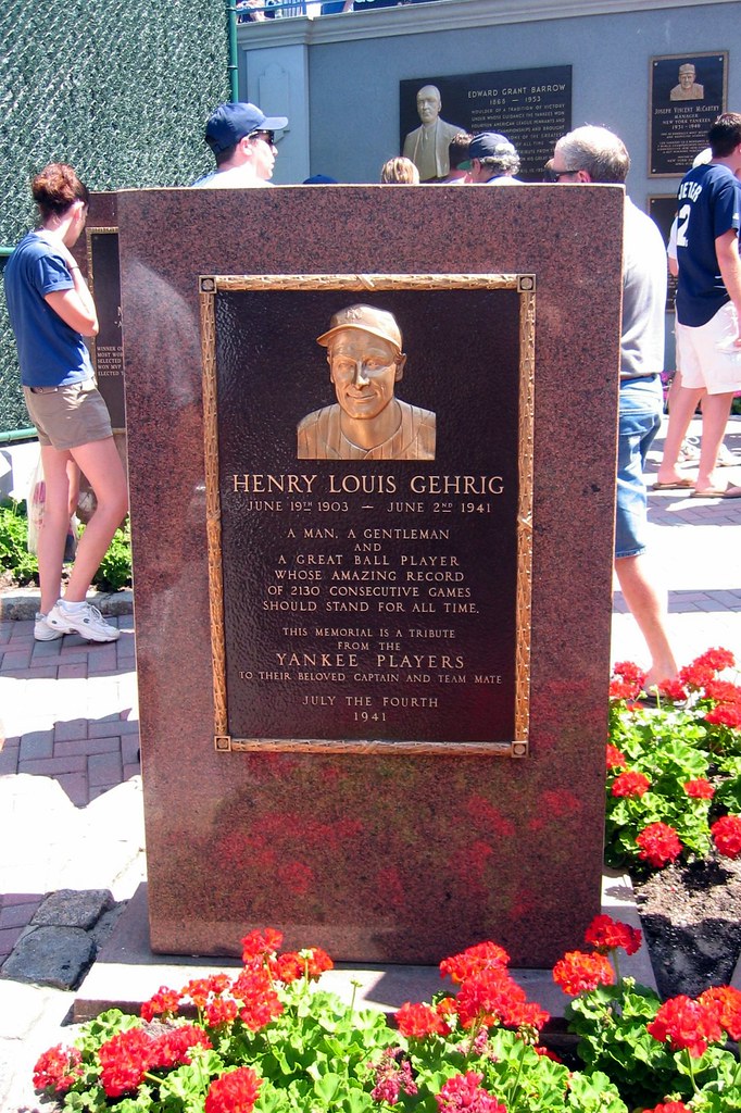 Yankee Stadium: Monument Park - Lou Gehrig Monument