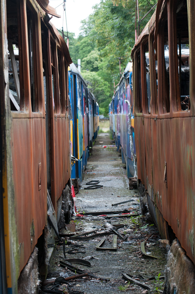 tram cemetery Leutzsch.jpg