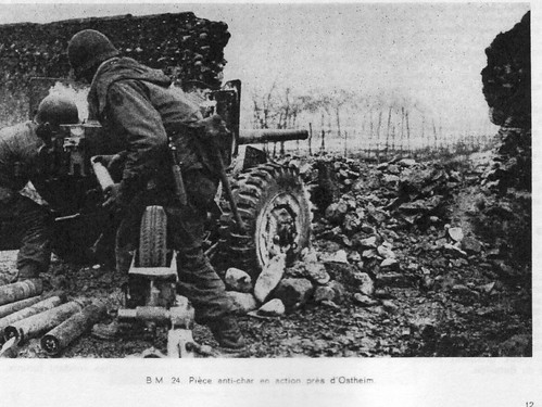 BM 24 -1945- Alsace -  Pièce antichar en action près d'Ostheim