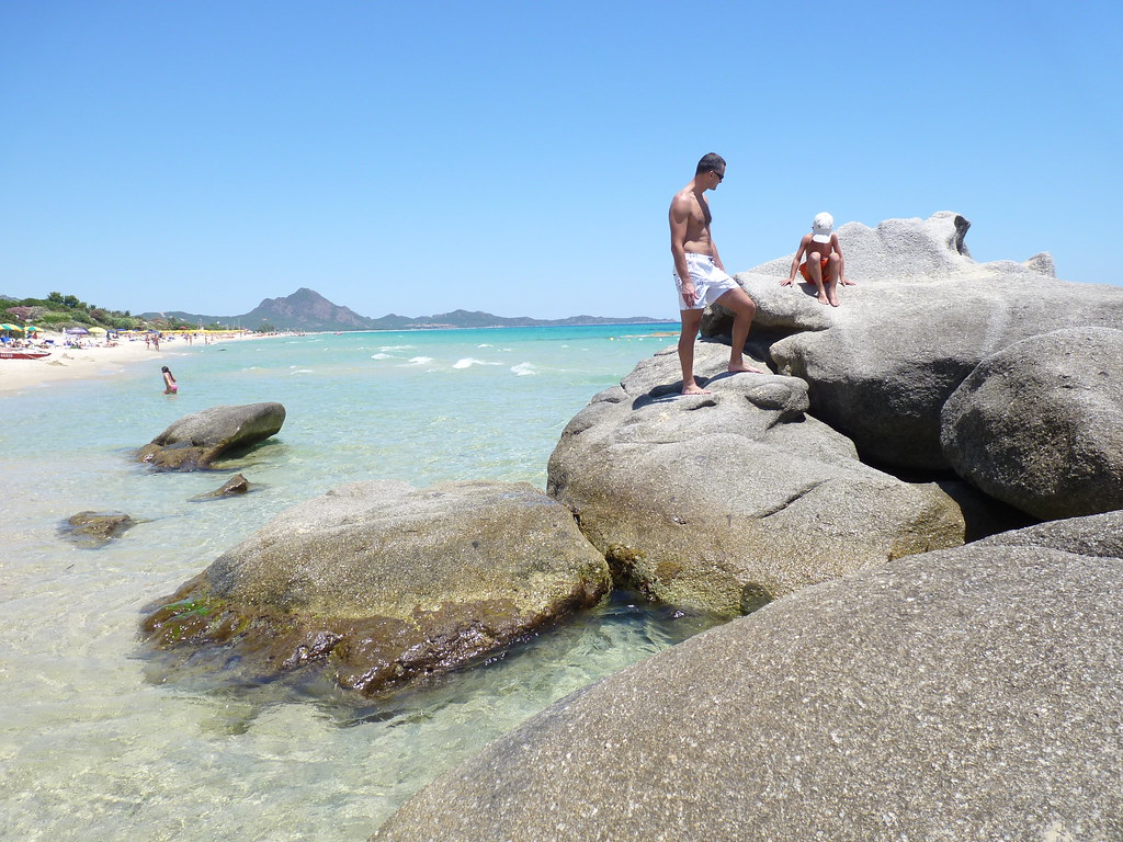 Costa Rei (Muravera) - Attenzione sullo scoglio di Peppino