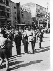 1942- Bir Hakeim- Après la sortie - septembre 1942 - Beyrouth - Jacques Roumeguère fait compagnon de la libération par le général de Gaulle- Fonds Roumeguère