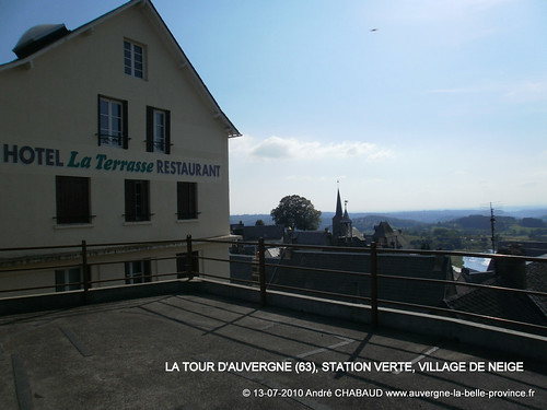 LA TOUR D'AUVERGNE (63), STATION VERTE, VILLAGE DE NEIGE