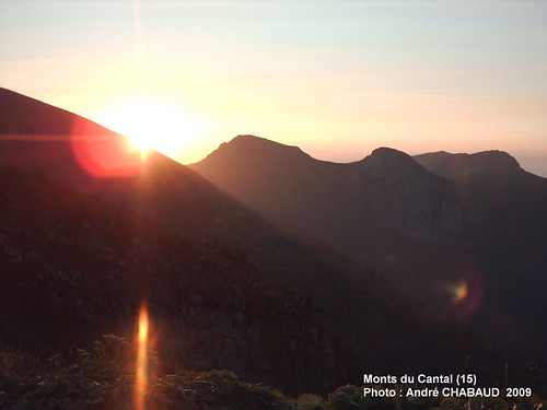 Monts du Cantal (Cantal) au soleil couchant