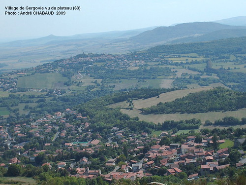 Village de Gergovie vu du plateau (63-Puy-de-Dôme)