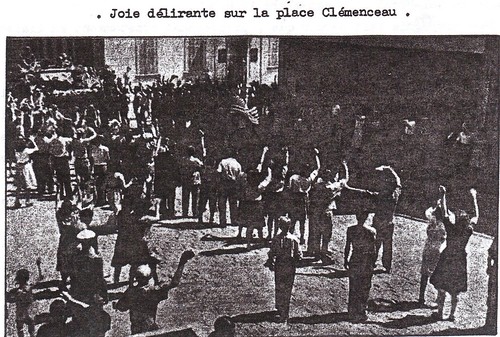 1944- Provence- Hyères - Joie délirante sur la Place Clémenceau - La 1ère DFL dans le Var août 1944- Pierre Tropet conservateur du Memorial de Hyères