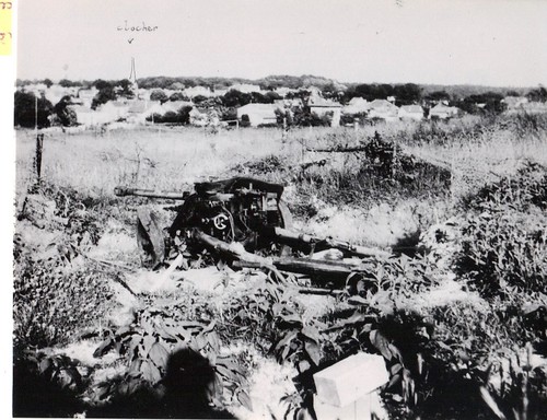 23- 15avril 45- st georges de didonne et son clocher d'ou une mitrailleuse allemande crachait rageusement - Fonds Amiel