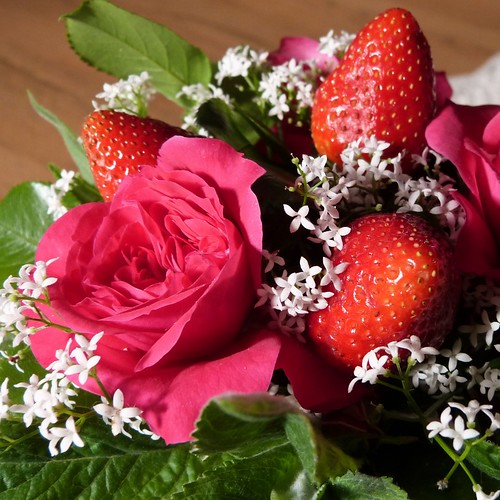 roses au sucre bouquet de fraises - détail 2 (800x800)