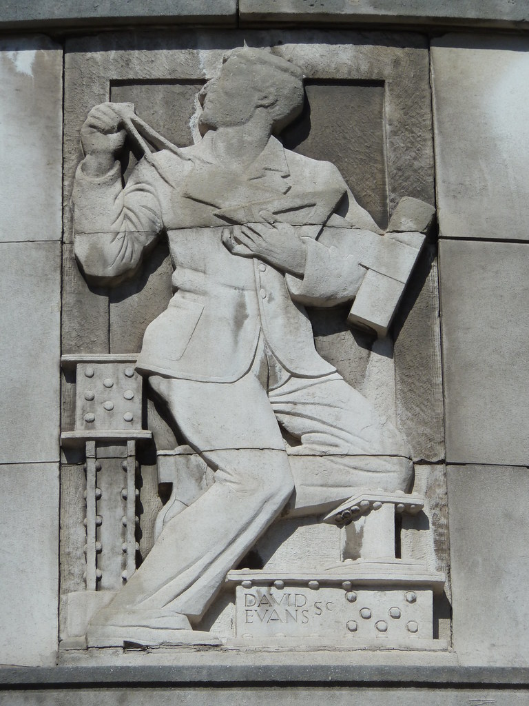 sculpture, Poplar Town Hall, E3
