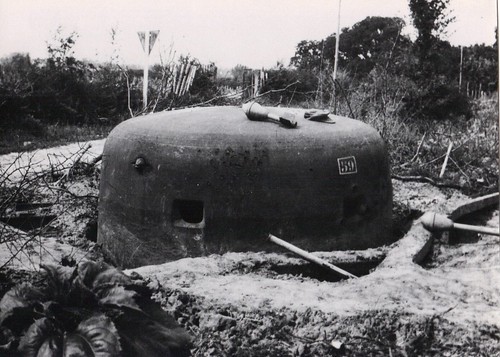 30- 15 avril 45 - Attaque du BM 2 sur Royan- Une tourelle blindée du point fortifié allemand d'Enlias - Fonds Amiel