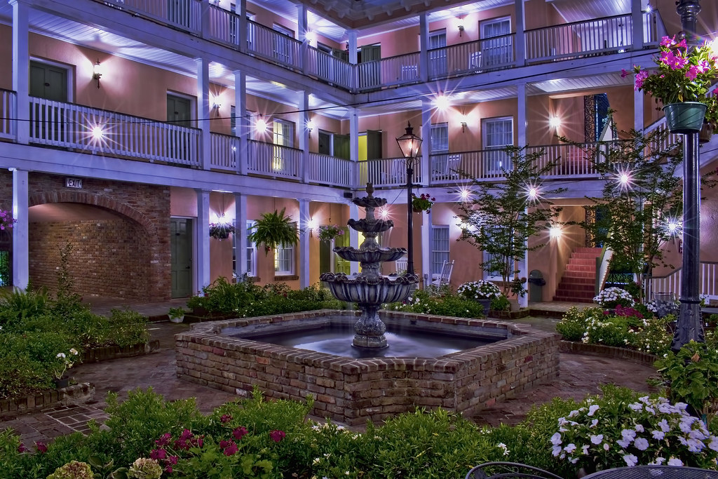 Malaga Inn, 359 Church Street, Mobile, Alabama, USA / Built: 1862 / Floors (above ground): 3 / Floors (below ground) 1